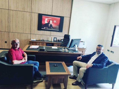Tarsus Kaymakamı Kadir Sertel OTCU, Tarsus Milli Emlak Müdürü Kenan Yıldar’ı Ziyaret Ederek Müdürlük Faaliyetlerine Dair Bilgi Aldı