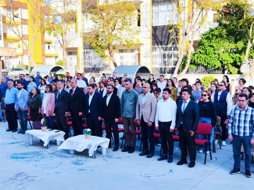 TARSUS KAYMAKAMI MEHMET ALİ AKYÜZ VE EŞİ TUBA AKYÜZ HANIMEFENDİ, HADİYE KURADACI BİLİM VE SANAT MERKEZİ TARAFINDAN DÜZENLENEN KONSER'E KATILDI